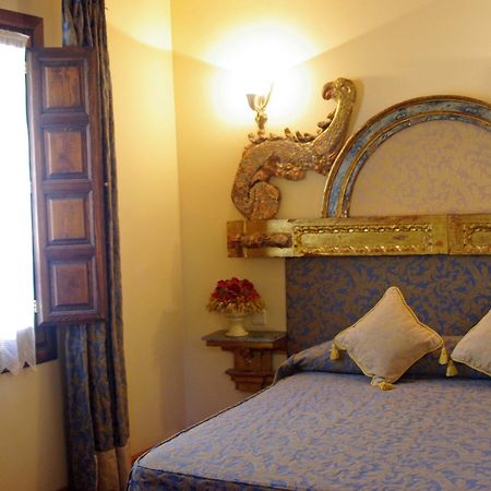 Hotel Alcazar Segovia Zimmer foto